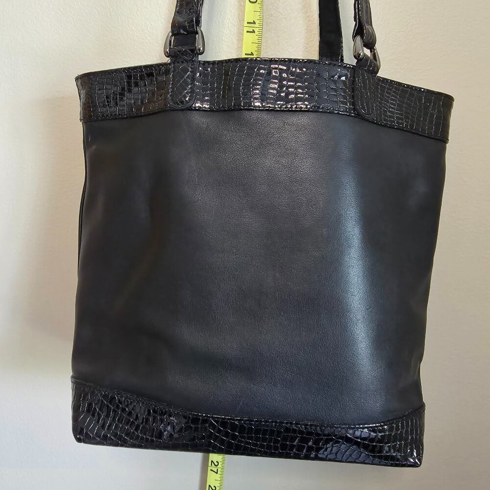 SAS Women's Leather Bag with Textured Handles - EUC